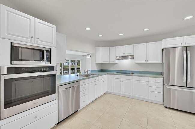 211 SE 9th Ct in Pompano Beach, FL - Building Photo - Building Photo