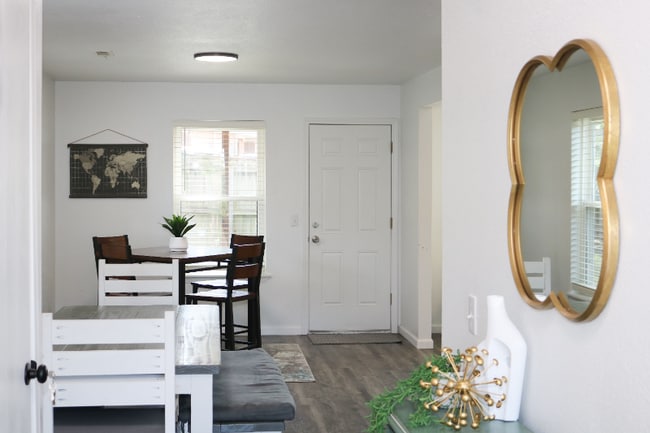 property at 615 W Moan Pl
