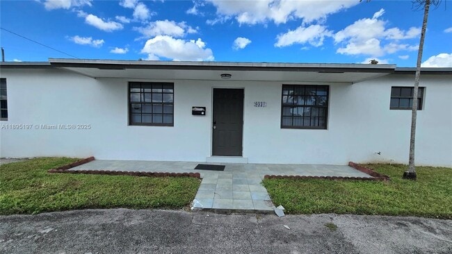 9331 SW 27th St in Miami, FL - Building Photo - Building Photo