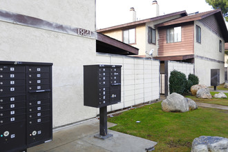 Westchester Townhomes in Bakersfield, CA - Building Photo - Building Photo