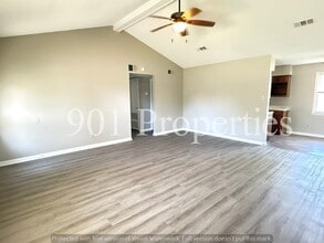 383 Colonial Dr in Marion, AR - Building Photo - Building Photo