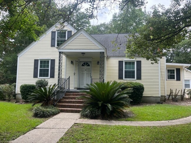 property at 27 Oak Forest Dr
