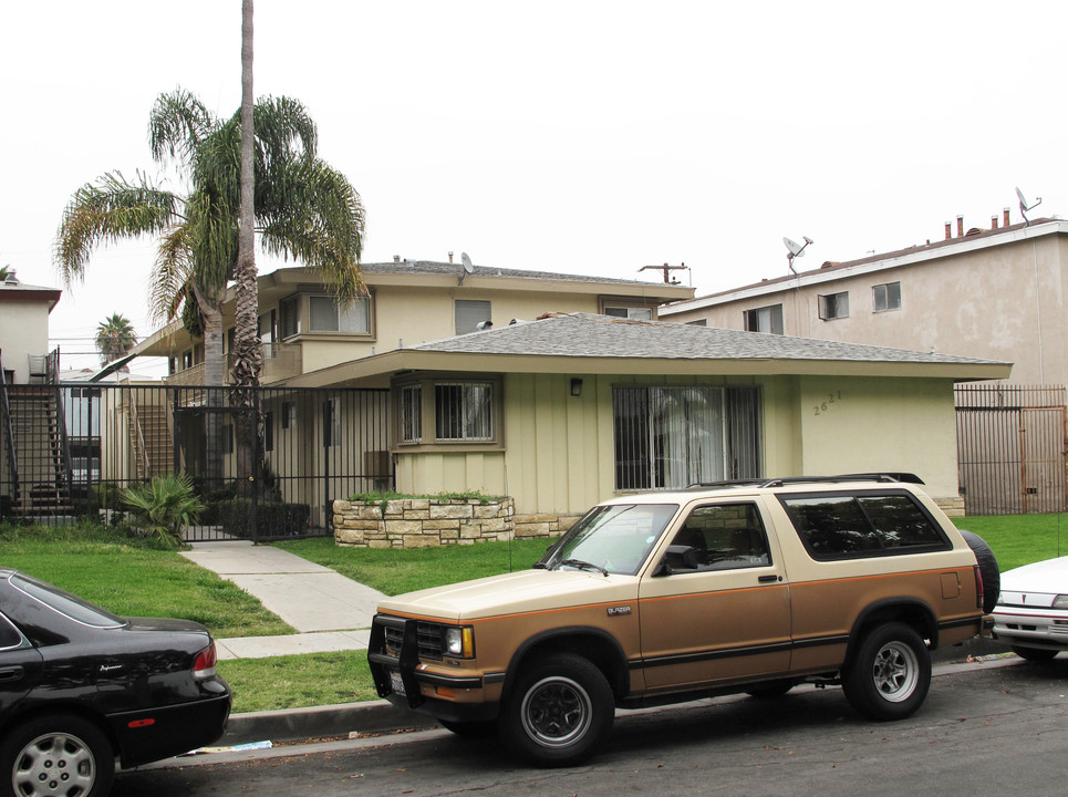 2621 W Rosecrans Ave in Gardena, CA - Foto de edificio