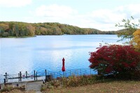 224 Lake Shore Rd in Putnam Valley, NY - Foto de edificio - Building Photo