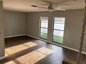 10722 Crowngate Ln in Tampa, FL - Building Photo - Building Photo