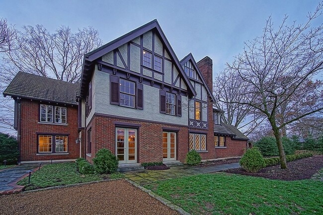 property at 3944 Woodlawn Dr