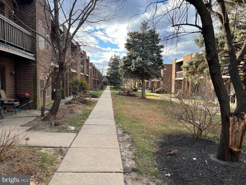 9926 Haldeman Ave in Philadelphia, PA - Building Photo