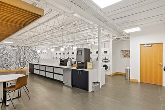 Cedar Hills in Portland, OR - Building Photo - Building Photo