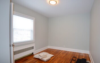 142 Salisbury Rd, Unit 1 in Brookline, MA - Building Photo - Building Photo