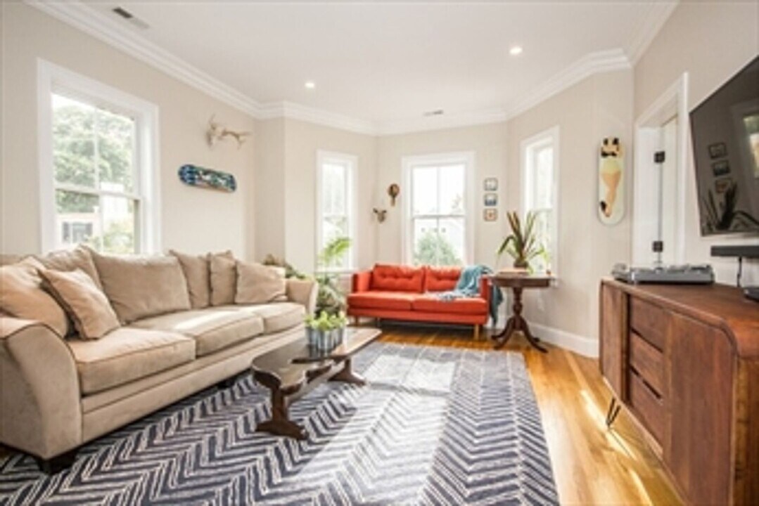 13 Meehan St in Boston, MA - Building Photo