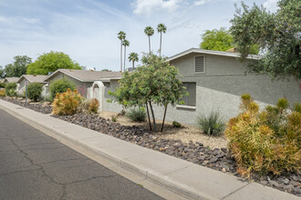 Emerald Park Condominiums in Phoenix, AZ - Building Photo - Building Photo