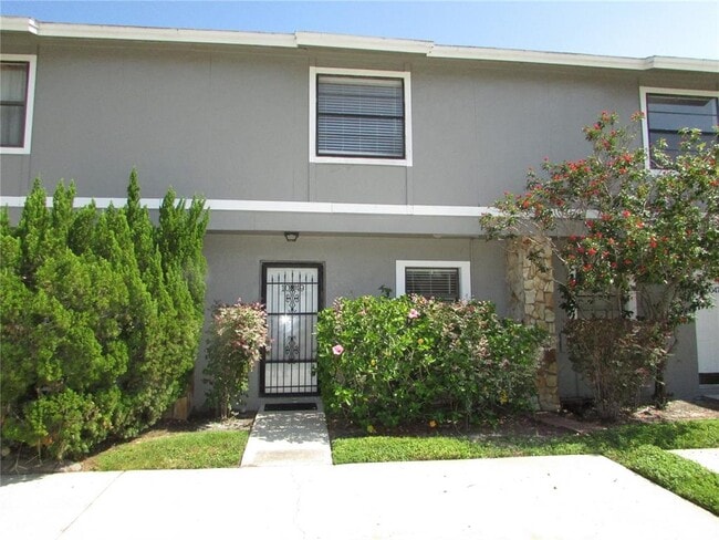 property at 10049 Lake Oak Cir