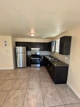 123 1/2 E 88th St in Los Angeles, CA - Building Photo - Building Photo