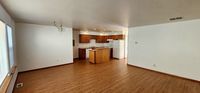 1326 S Skyline Dr in Moses Lake, WA - Building Photo - Building Photo