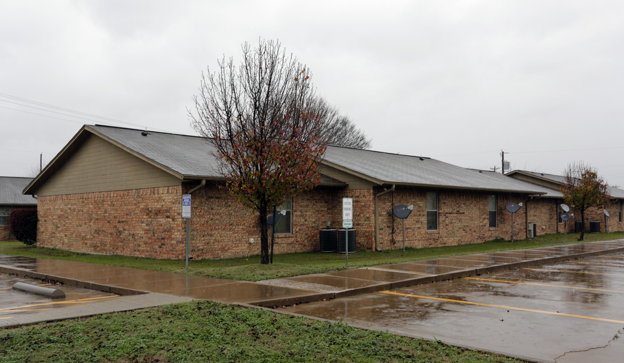 Heritage Place Apartments in Quinlan, TX - Building Photo