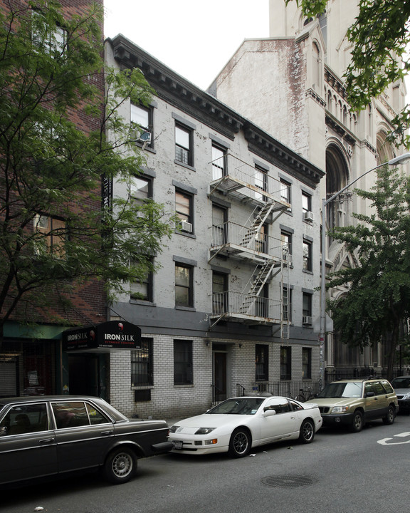 157 E Third St in New York, NY - Foto de edificio