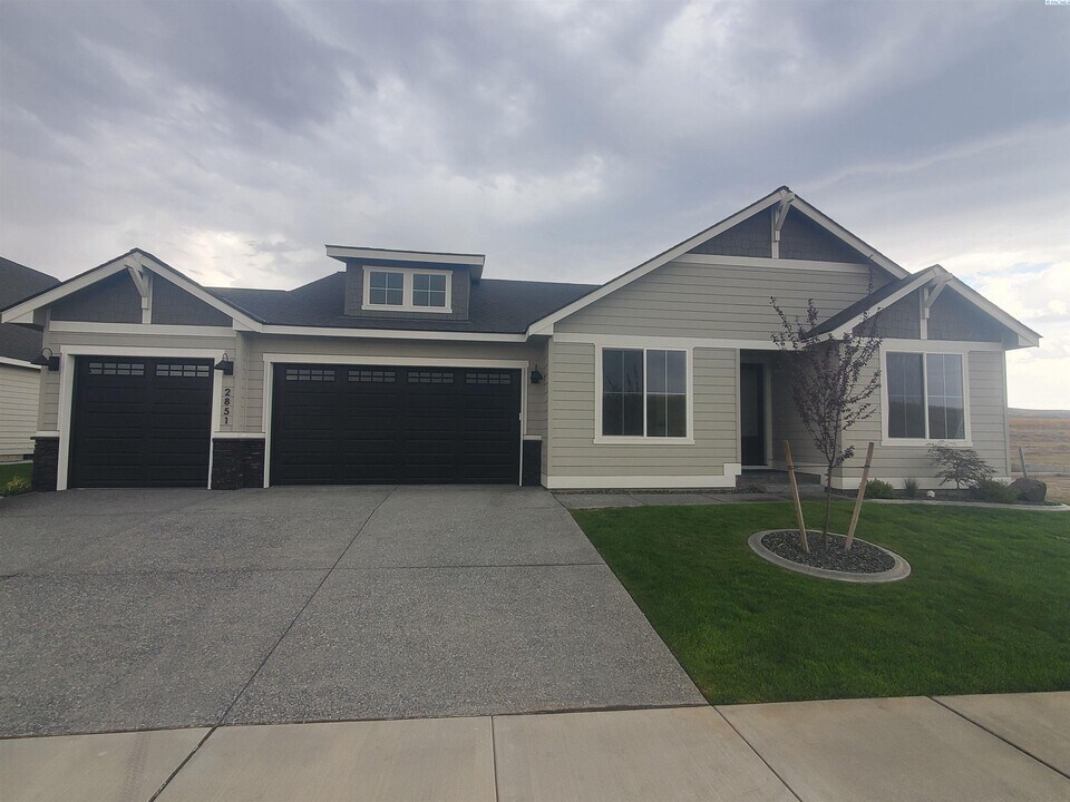 2851 Savannah in Richland, WA - Building Photo