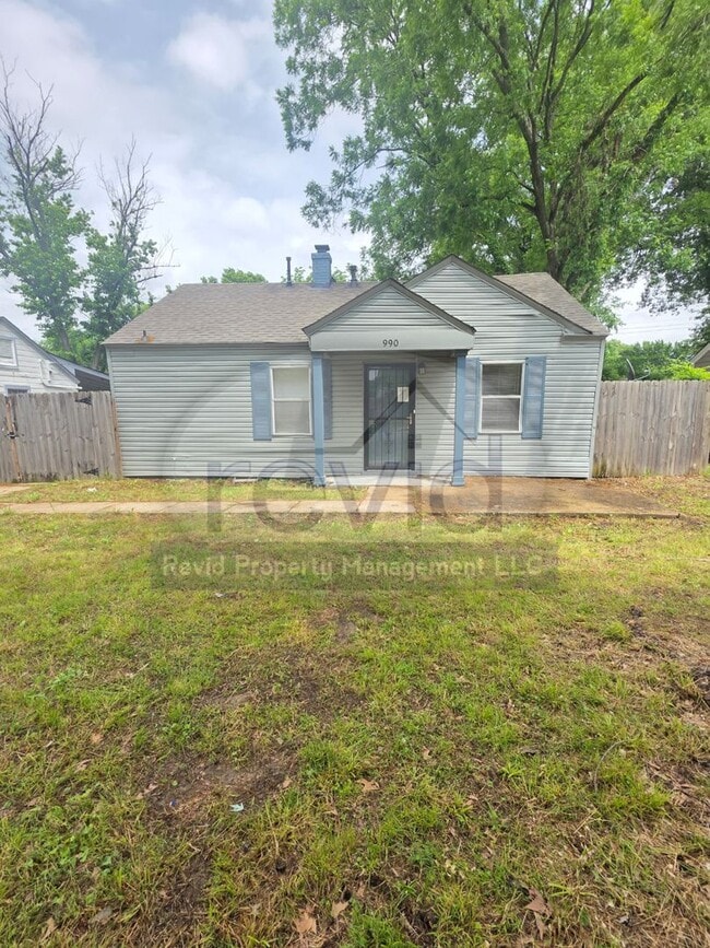 property at 990 Woodbury Rd