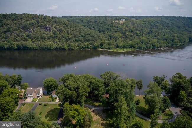 18 Bridge Four Ln in Pipersville, PA - Building Photo - Building Photo