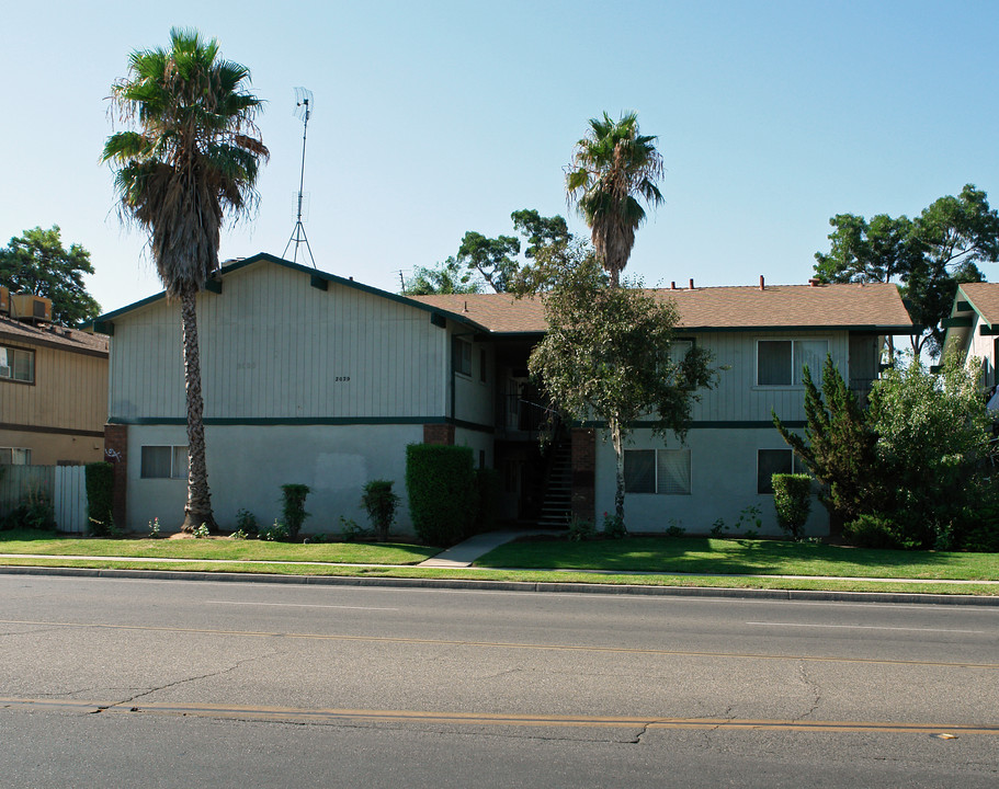 2053 W Shields Ave in Fresno, CA - Building Photo