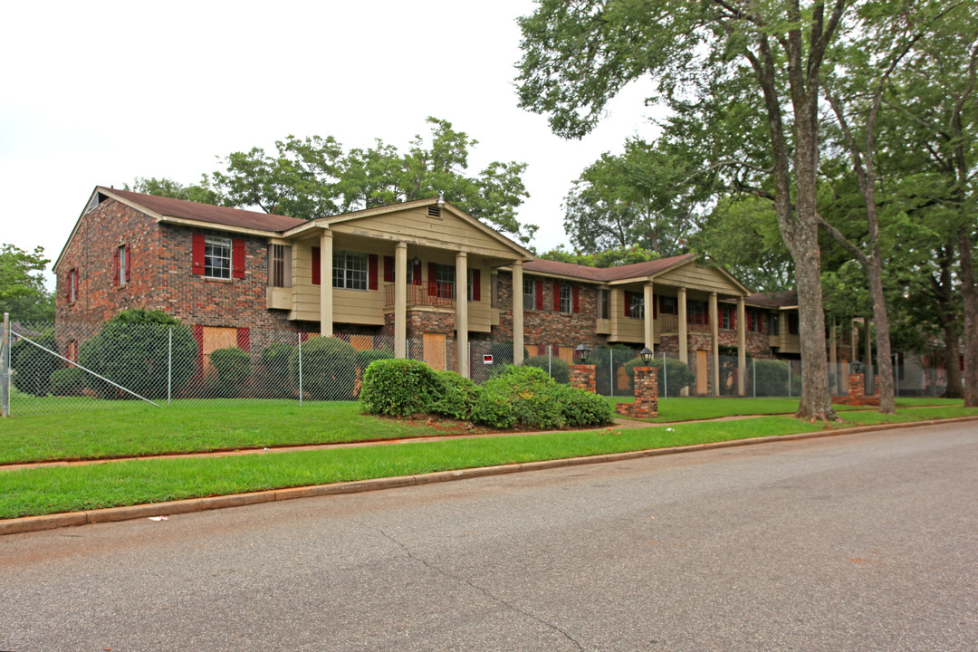 East Lake Apartments in Birmingham, AL - Building Photo