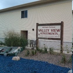 Valley View Apartments in Manitowoc, WI - Foto de edificio - Building Photo