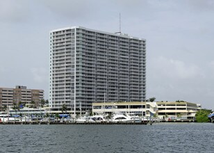 Grandview Palace in North Bay Village, FL - Building Photo - Building Photo