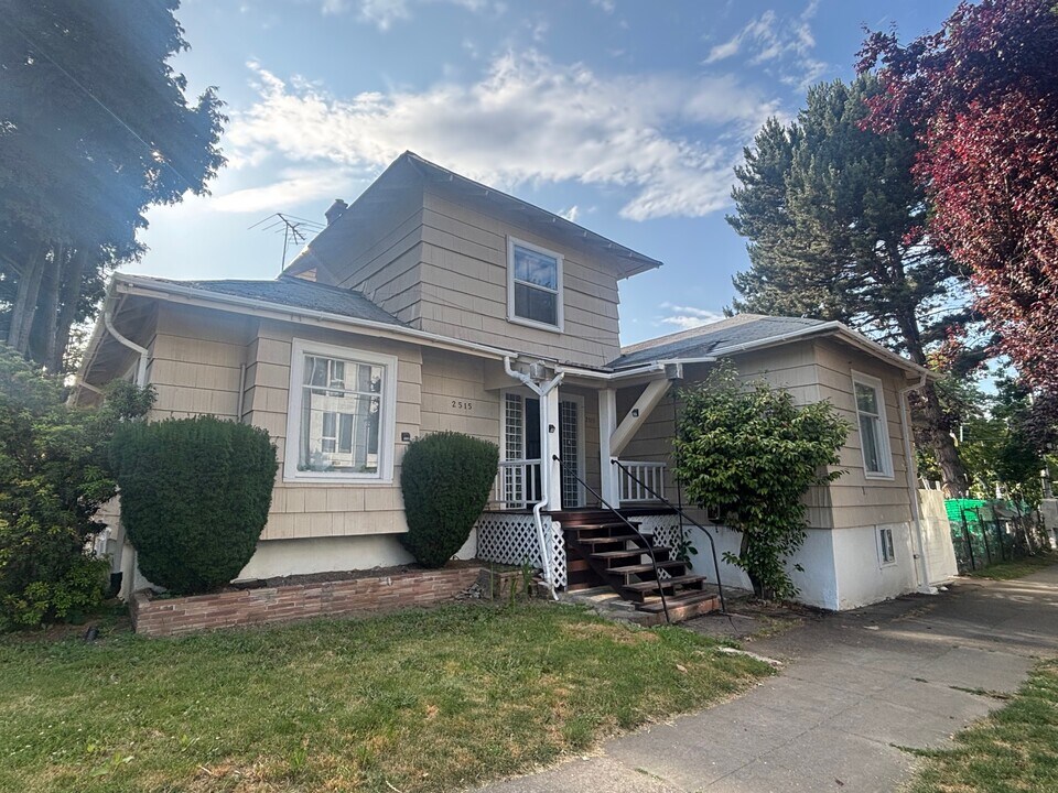 2515 SE 28th Pl in Portland, OR - Foto de edificio