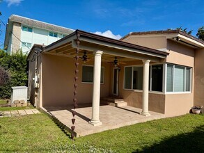 814 Capri St in Coral Gables, FL - Foto de edificio - Building Photo