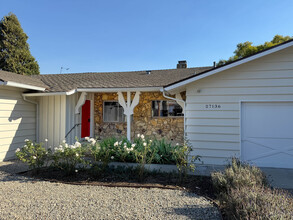 27136 Sunnyridge Rd in Palos Verdes Peninsula, CA - Building Photo - Building Photo