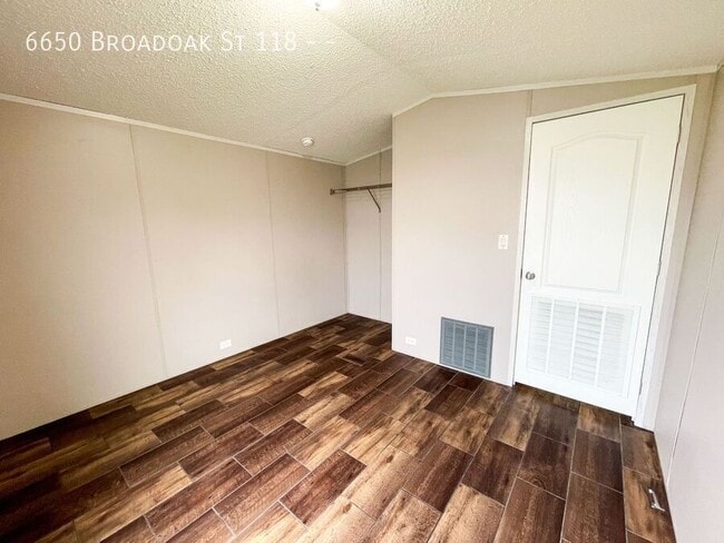 6650 Broadoak St in Beaumont, TX - Building Photo - Building Photo