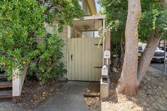 711 San Anselmo Ave in San Anselmo, CA - Building Photo - Building Photo