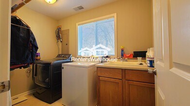 319 4th St N in Hudson, WI - Foto de edificio - Building Photo