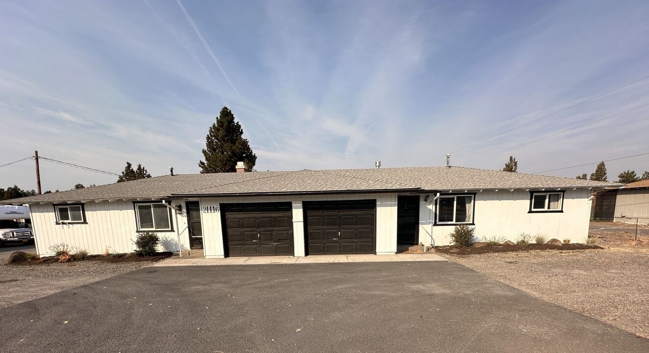 21116 SE Reed Market Rd in Bend, OR - Building Photo