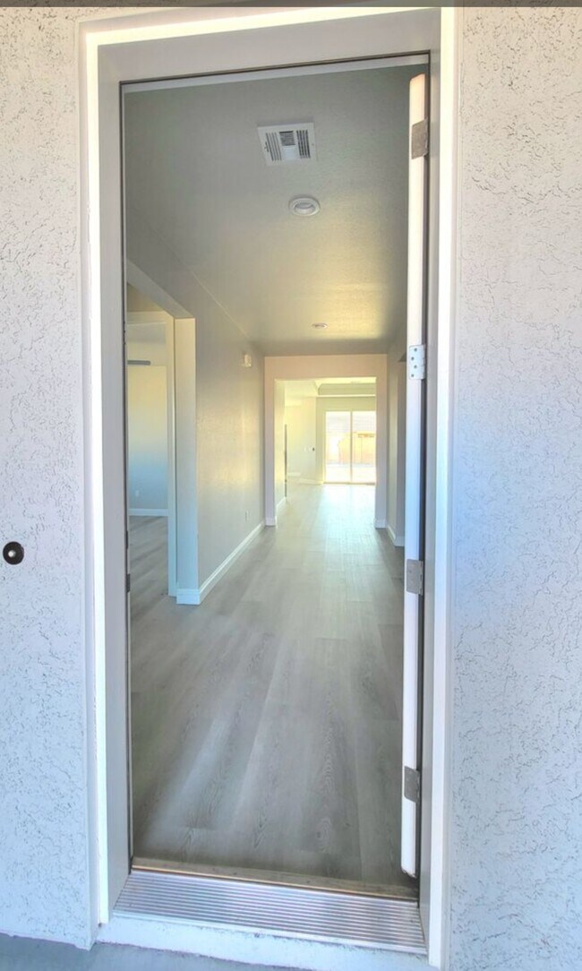 6801 Sandpebble St in Pahrump, NV - Foto de edificio - Building Photo