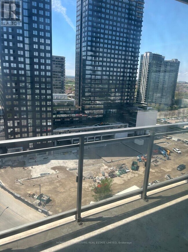 360-1360 Square One Dr in Mississauga, ON - Building Photo - Building Photo