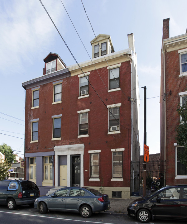 725 N 5th St in Philadelphia, PA - Building Photo