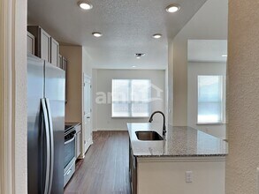 2734 Wolfcreek in Canyon Lake, TX - Foto de edificio - Building Photo