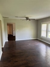 205 N Elm St in Sweeny, TX - Building Photo - Building Photo