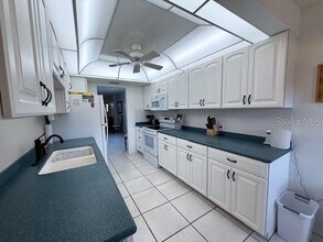 19 Whispering Sands Dr in Sarasota, FL - Building Photo - Building Photo