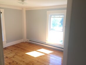 7 Wells St, Unit Apt 4 in Enfield, NH - Building Photo - Building Photo