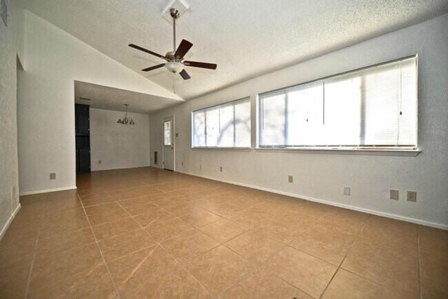 1201 Westcott Dr in Round Rock, TX - Building Photo - Building Photo