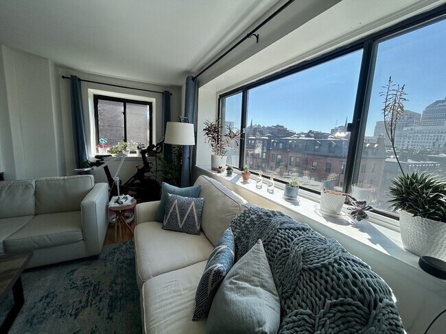 182 Beacon St, Unit 11 in Boston, MA - Building Photo - Building Photo