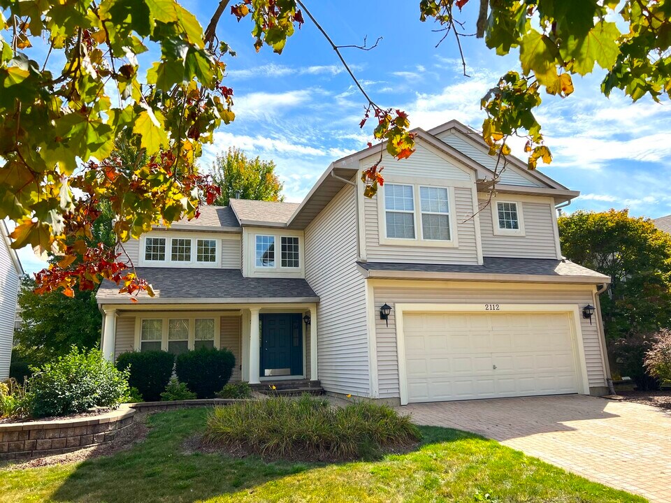 2112 Skylane Dr in Naperville, IL - Building Photo