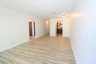 116 Fairway Ave in Monett, MO - Building Photo - Building Photo