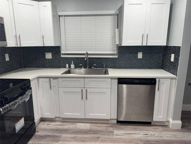 5516 NW 22nd St in Lauderhill, FL - Building Photo - Building Photo