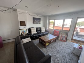 4304 Newtown Rd in Astoria, NY - Building Photo