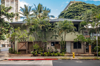 204 Kuhio Ave in Honolulu, HI - Building Photo - Building Photo