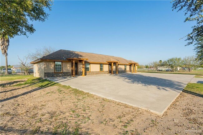 11 Queen Palm Dr in Penitas, TX - Building Photo - Building Photo