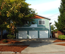 824 NW 52nd St in Seattle, WA - Building Photo - Building Photo